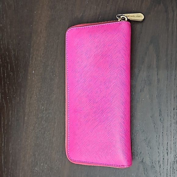 Michael Kors Jet Set Travel Wallet - Picture 2 of 3